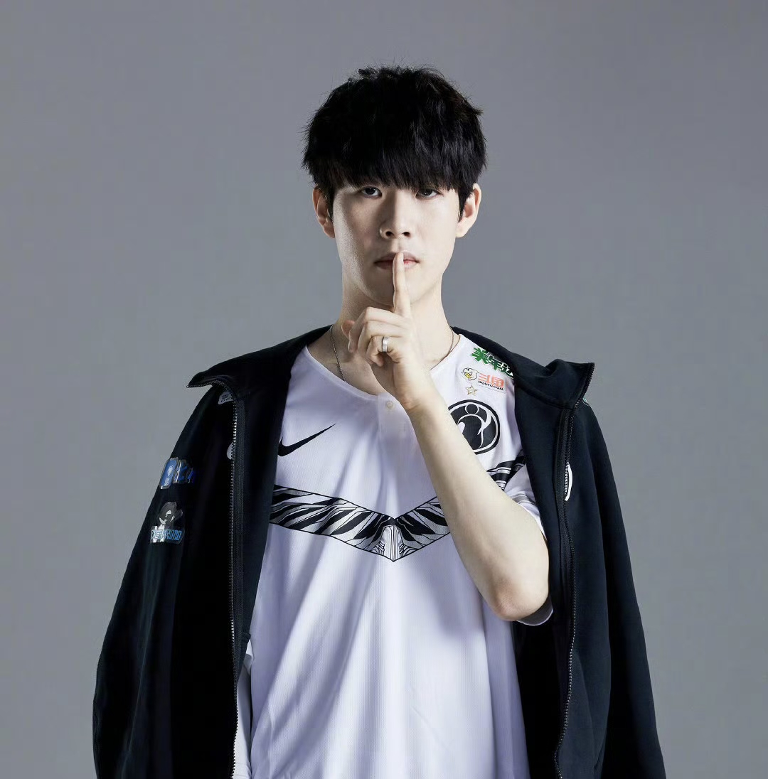 景上表现得 景上表现得